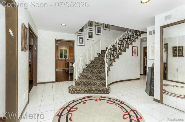 22560 Kenwyck Drive, Southfield, MI 48034