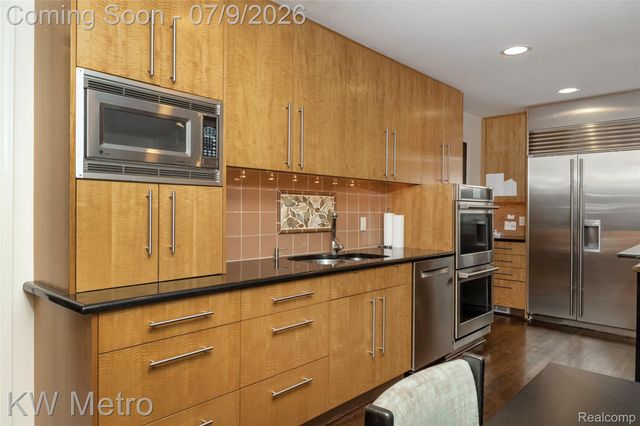 22560 Kenwyck Drive, Southfield, MI 48034