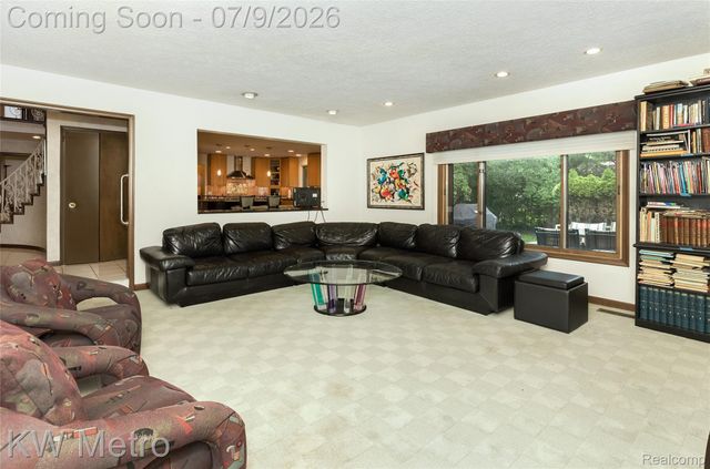 22560 Kenwyck Drive, Southfield, MI 48034