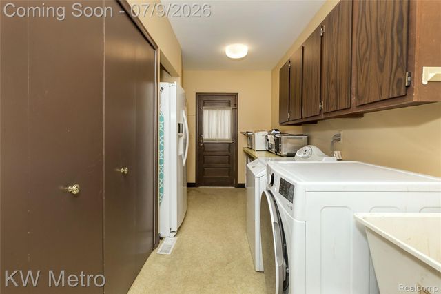22560 Kenwyck Drive, Southfield, MI 48034
