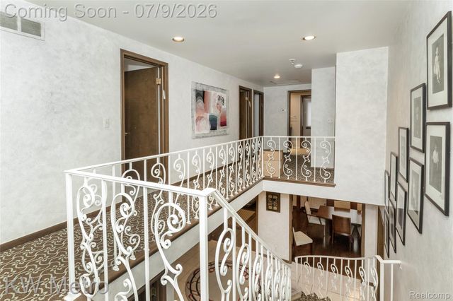 22560 Kenwyck Drive, Southfield, MI 48034