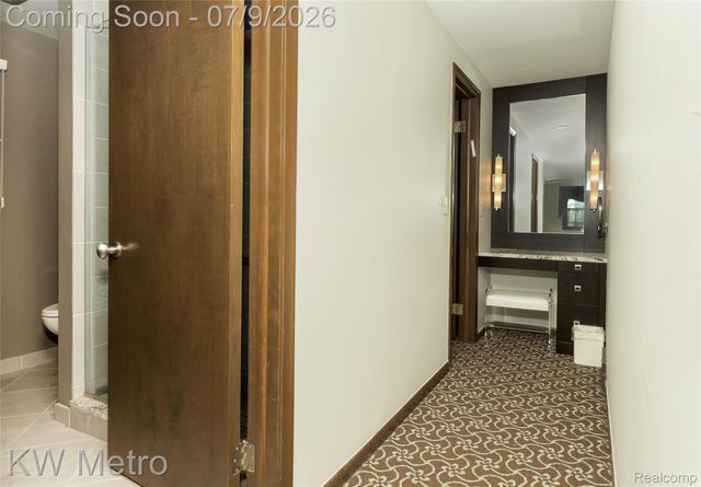 22560 Kenwyck Drive, Southfield, MI 48034
