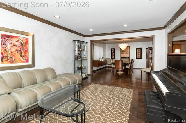 22560 Kenwyck Drive, Southfield, MI 48034