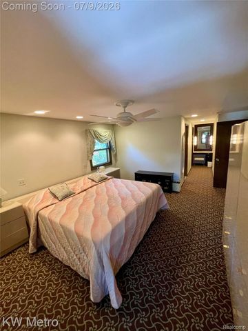 22560 Kenwyck Drive, Southfield, MI 48034