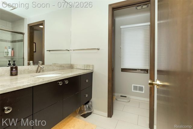 22560 Kenwyck Drive, Southfield, MI 48034
