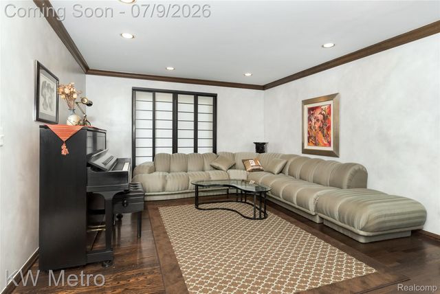 22560 Kenwyck Drive, Southfield, MI 48034