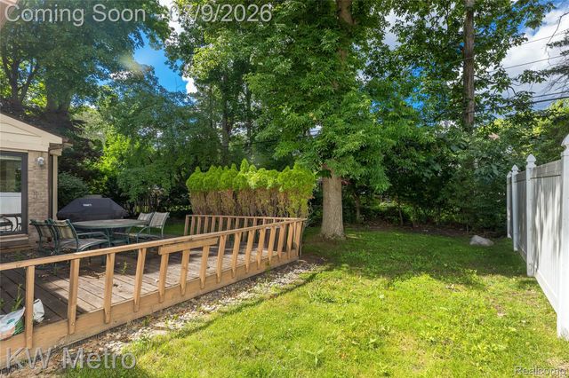 22560 Kenwyck Drive, Southfield, MI 48034