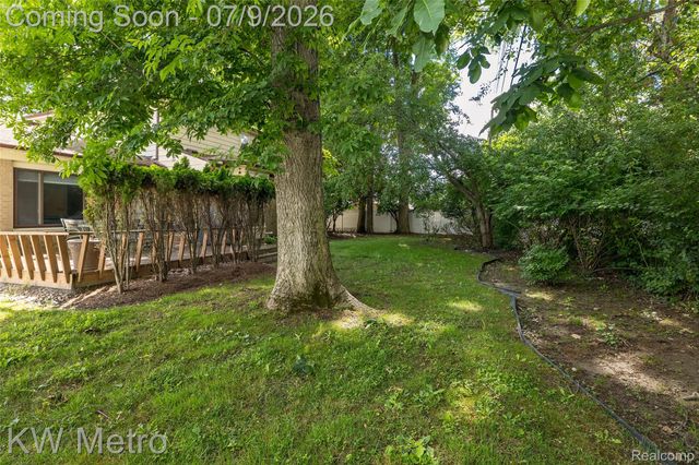 22560 Kenwyck Drive, Southfield, MI 48034