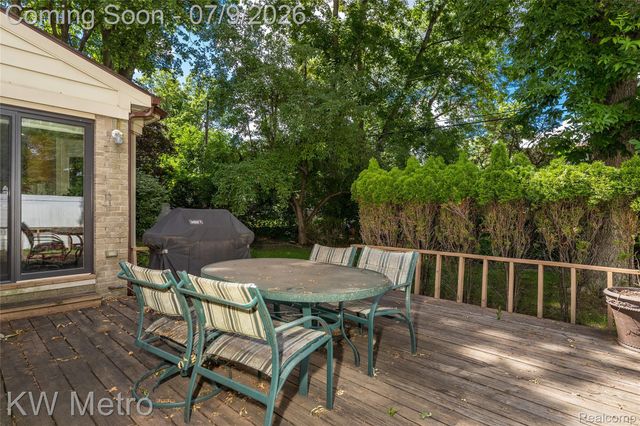 22560 Kenwyck Drive, Southfield, MI 48034