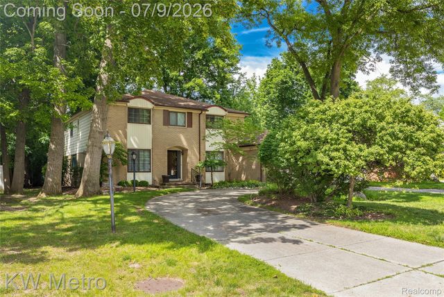 22560 Kenwyck Drive, Southfield, MI 48034
