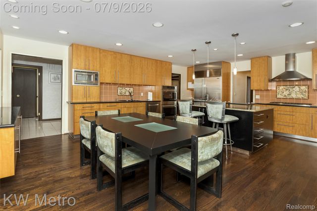 22560 Kenwyck Drive, Southfield, MI 48034
