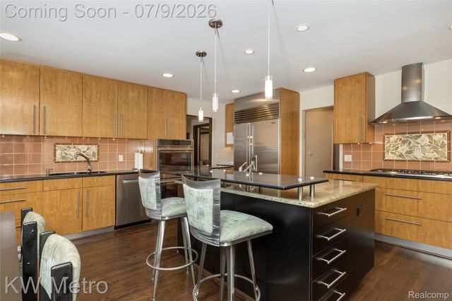 22560 Kenwyck Drive, Southfield, MI 48034