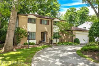 22560 Kenwyck Drive, Southfield, MI 48034