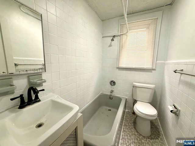 618 Jersey Street 1, Harrison, NJ 07029