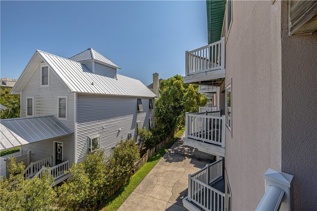 1524 Wood Ave 215, St Simons Island, GA 31522