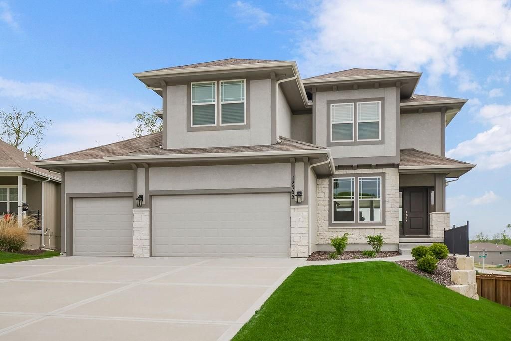 12565 S Meadow View Street, Olathe, KS 66061