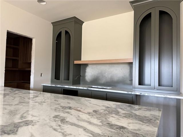 21710 W 80th Terrace, Shawnee, KS 66220