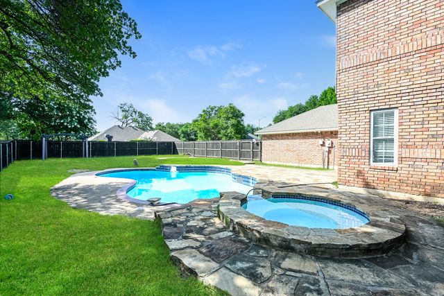 2057 Spinnaker Lane, Azle, TX 76020