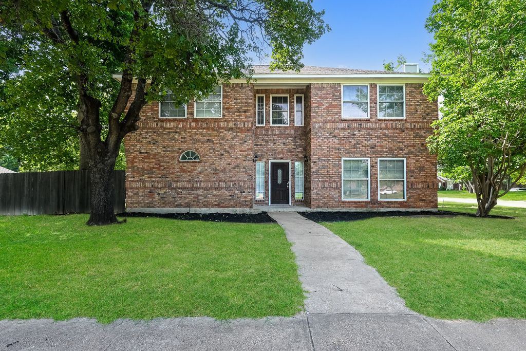 2057 Spinnaker Lane, Azle, TX 76020