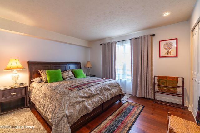 165 Thierman Ln 213, Louisville, KY 40207