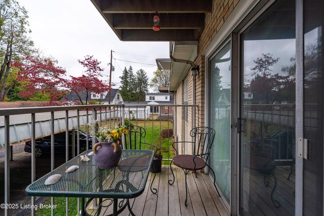 165 Thierman Ln 213, Louisville, KY 40207