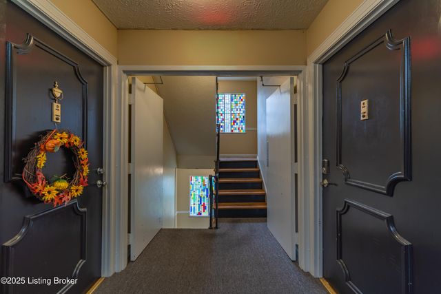 165 Thierman Ln 213, Louisville, KY 40207