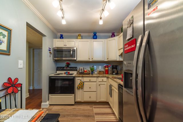 165 Thierman Ln 213, Louisville, KY 40207