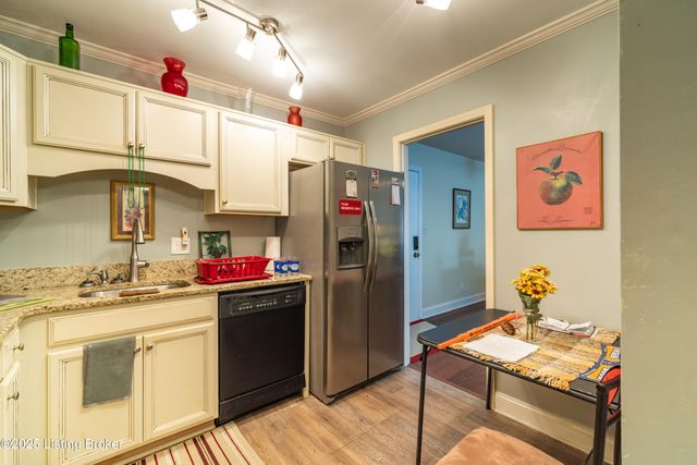 165 Thierman Ln 213, Louisville, KY 40207