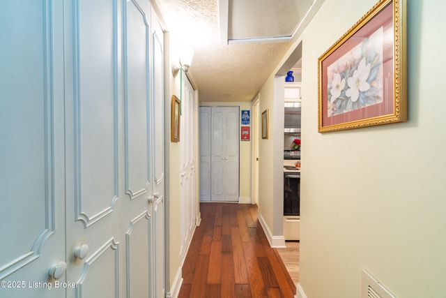 165 Thierman Ln 213, Louisville, KY 40207