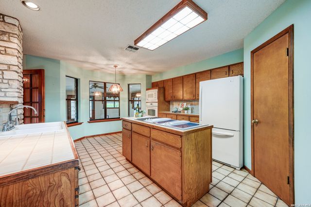 365 BUFFALO SPRINGS RD, New Braunfels, TX 78132