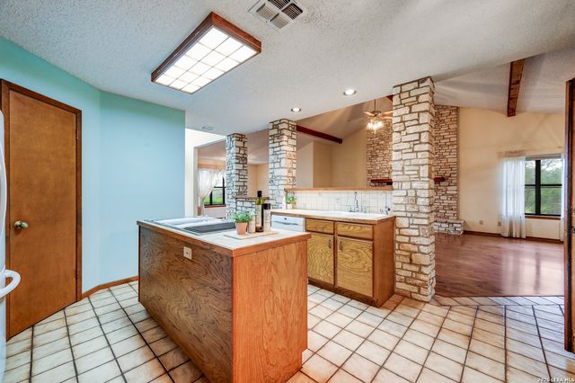 365 BUFFALO SPRINGS RD, New Braunfels, TX 78132