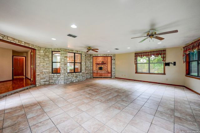 365 BUFFALO SPRINGS RD, New Braunfels, TX 78132