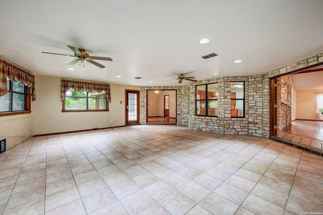 365 BUFFALO SPRINGS RD, New Braunfels, TX 78132