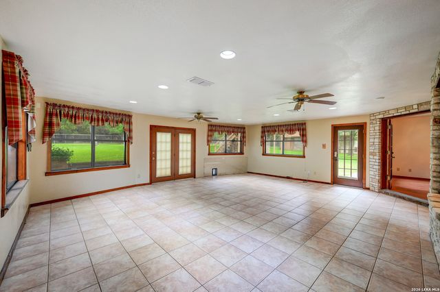 365 BUFFALO SPRINGS RD, New Braunfels, TX 78132