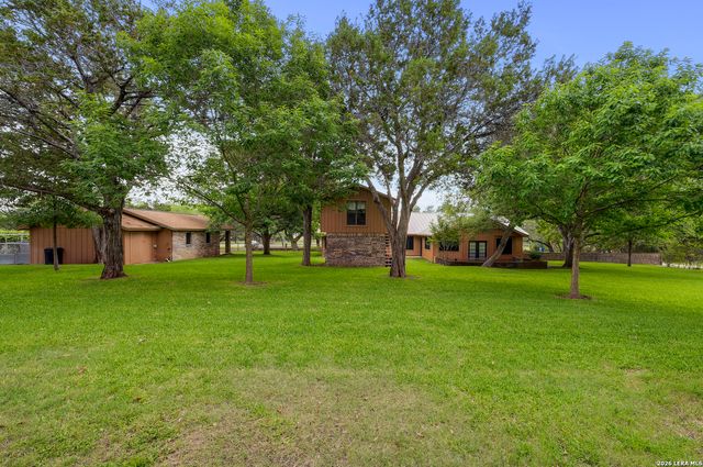 365 BUFFALO SPRINGS RD, New Braunfels, TX 78132