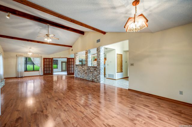 365 BUFFALO SPRINGS RD, New Braunfels, TX 78132