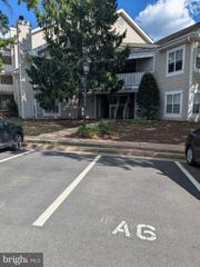 6011 ROSEBUD LN #101, Centreville, VA 20121
