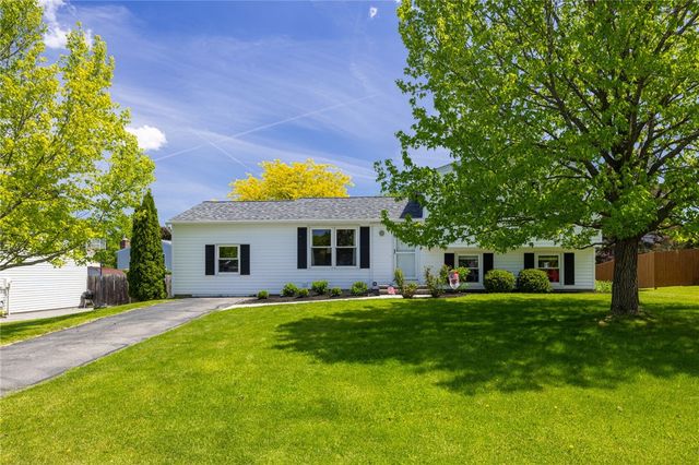 1739 Birchwood Drive, Farmington, NY 14425