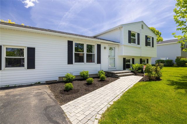 1739 Birchwood Drive, Farmington, NY 14425