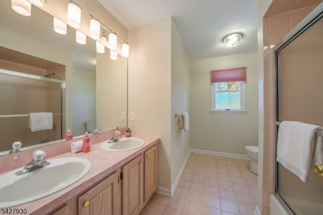 34 Arnold Dr, Randolph Twp., NJ 07869