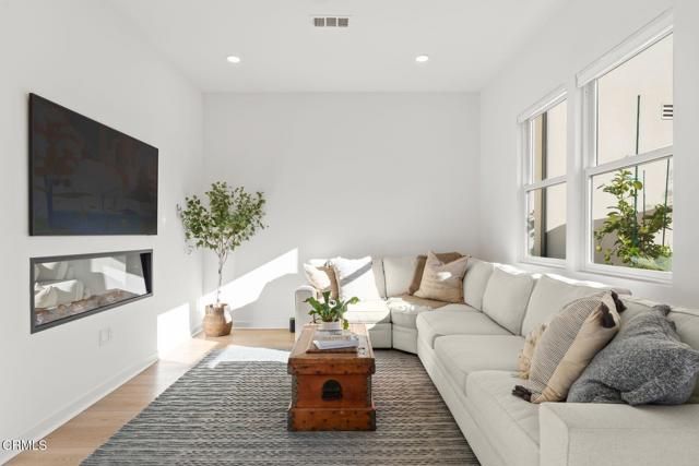 1578 E Thompson Boulevard, Ventura, CA 93001