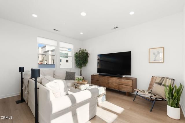 1578 E Thompson Boulevard, Ventura, CA 93001