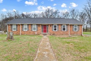 201 Hunter Dr # B, Columbia, TN 38401