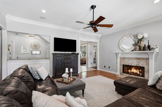 902 Riviera Drive, Mansfield, TX 76063