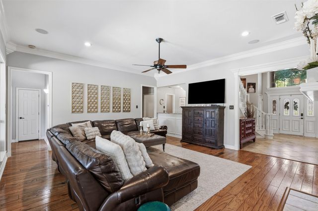 902 Riviera Drive, Mansfield, TX 76063