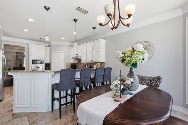 902 Riviera Drive, Mansfield, TX 76063