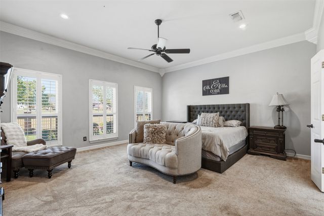 902 Riviera Drive, Mansfield, TX 76063