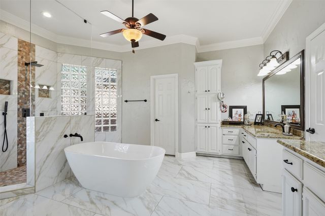 902 Riviera Drive, Mansfield, TX 76063