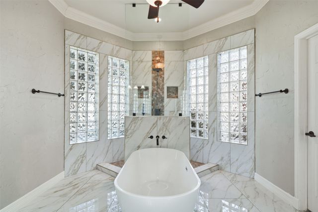 902 Riviera Drive, Mansfield, TX 76063