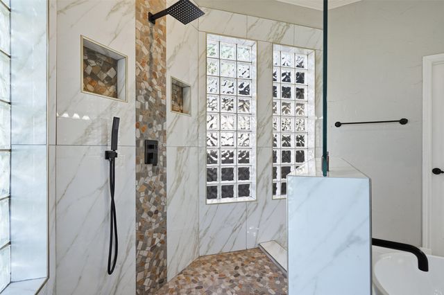 902 Riviera Drive, Mansfield, TX 76063